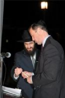 Mayor O'Malley prepares to kindle the "shamosh" Mayor O'Malley prepares to kindle the "shamosh"